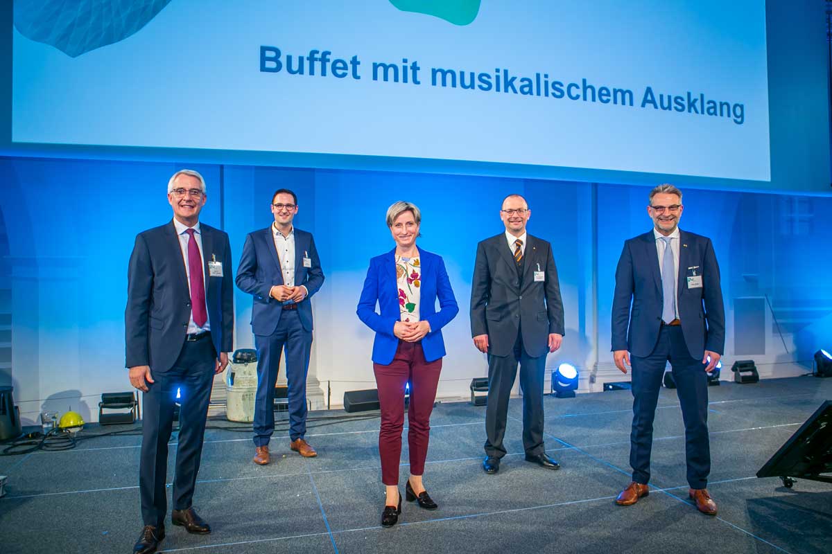 Feierten 100 Jahre erfolgreiche Forschung: Professor Götz T. Gresser, Vorstand der DITF, Ralf Barth, Bürgermeister von Denkendorf, Wirtschaftsministerin Dr. Nicole Hoffmeister-Kraut MdL, Professor Michael R. Buchmeiser, Vorstandsvorsitzender DITF, Peter S